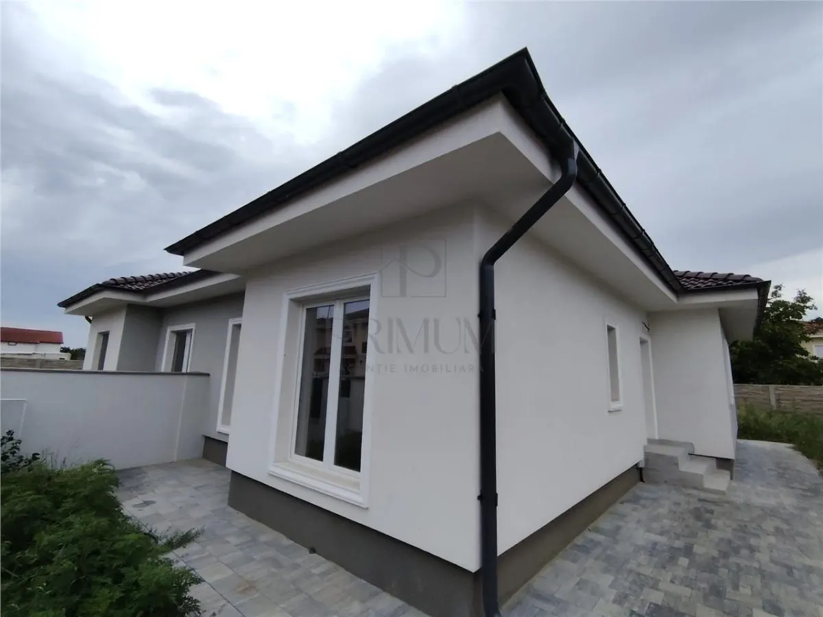 Casă 4 camere Moșnița Nouă - poza 1