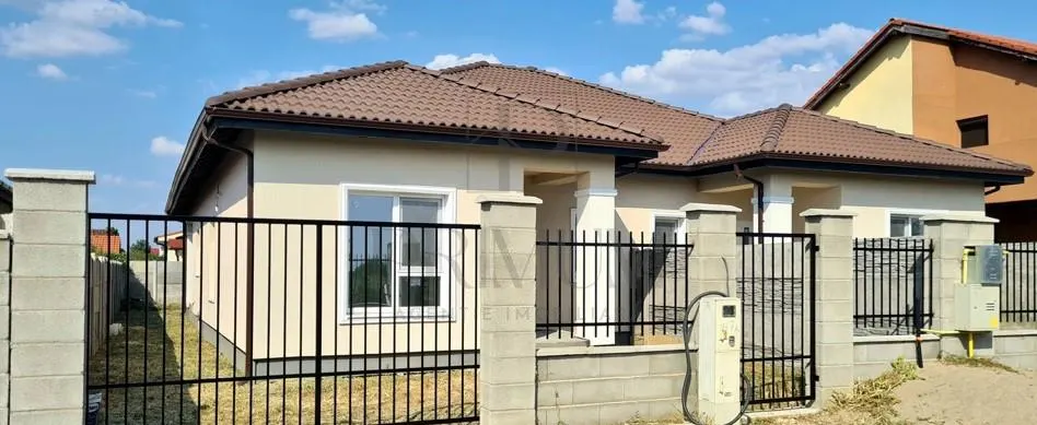 Casă 3 camere Moșnița Nouă - poza 1