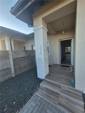Casă 3 camere Moșnița Nouă - poza 2