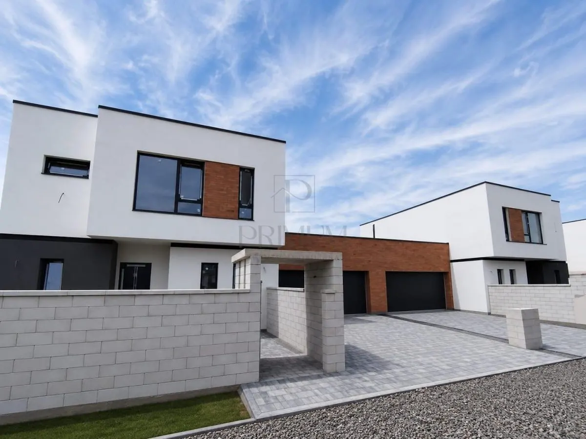 Casă 5 camere Moșnița Nouă - poza 1