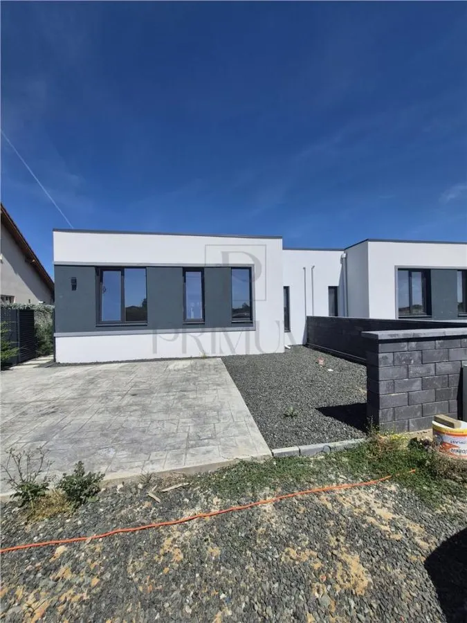 Casă 4 camere Moșnița Nouă - poza 1
