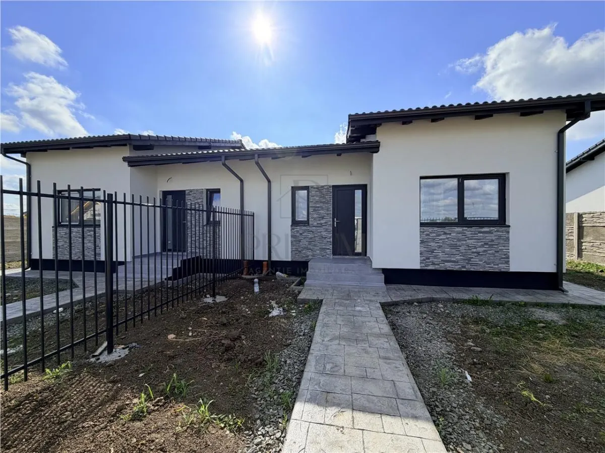 Casă 3 camere Moșnița Veche - poza 1