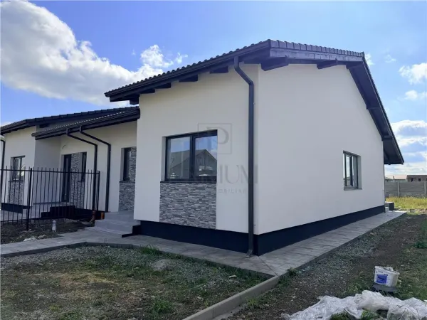Casă 3 camere Moșnița Veche - poza 2