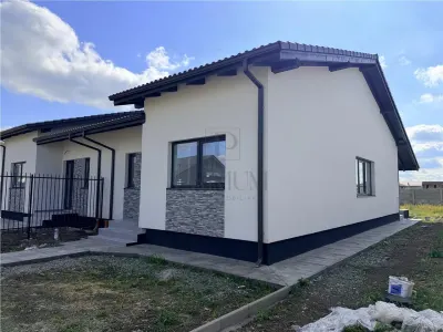 Casă 3 camere Moșnița Veche - poza 2