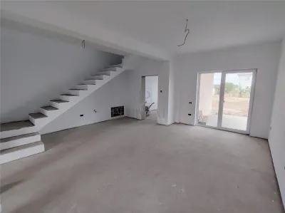 Casă 4 camere Moșnița Veche - poza 4