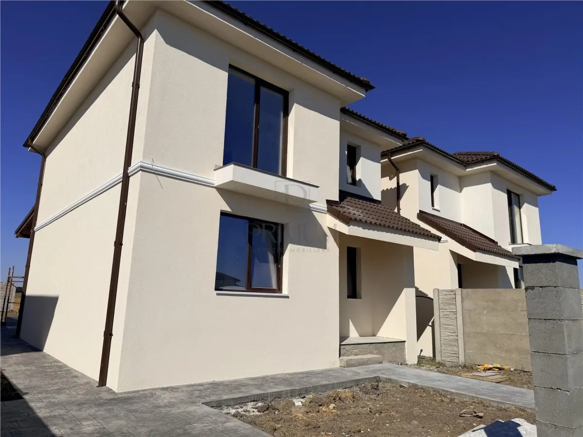 Casă 4 camere Moșnița Veche - poza 1