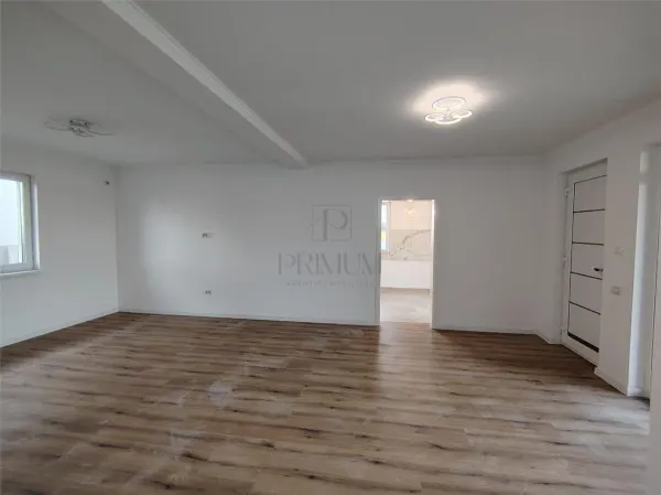 Casă 4 camere Moșnița Veche - poza 2
