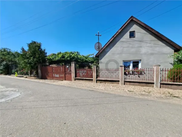 Casă 4 camere Cadea - poza 1