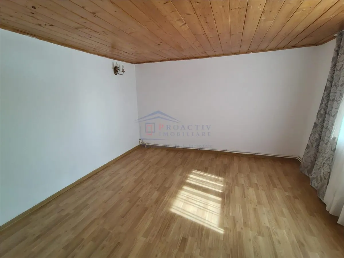 Casă 4 camere Mitocu Dragomirnei - poza 1