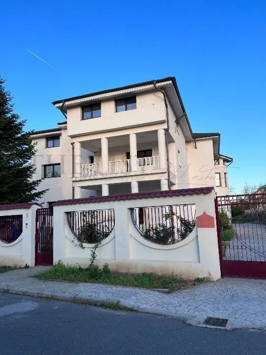 Casă 19 camere Voluntari - poza 1