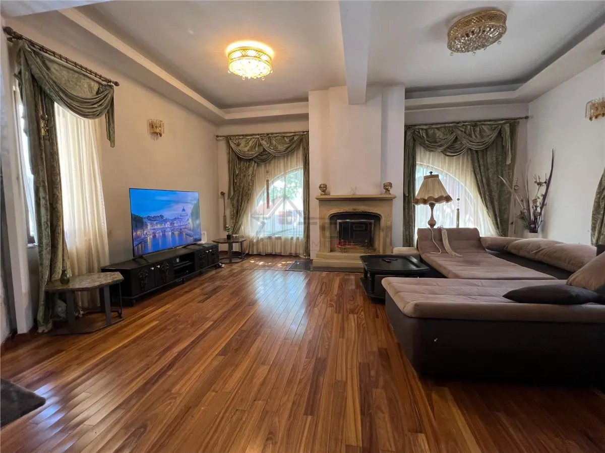 Casă 7 camere Vișan - poza 1
