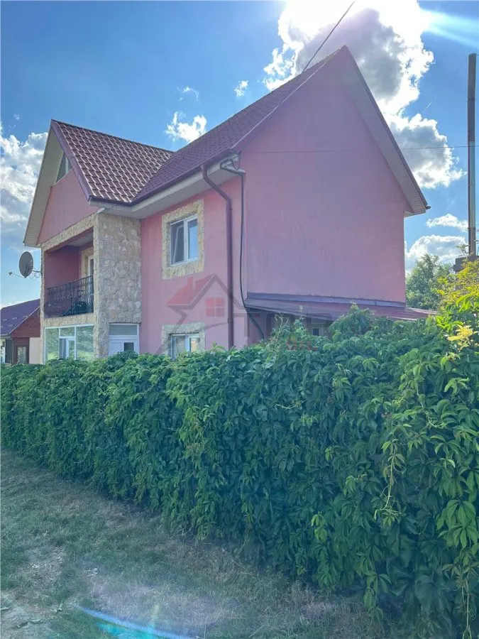 Casă 4 camere Lețcani - poza 1