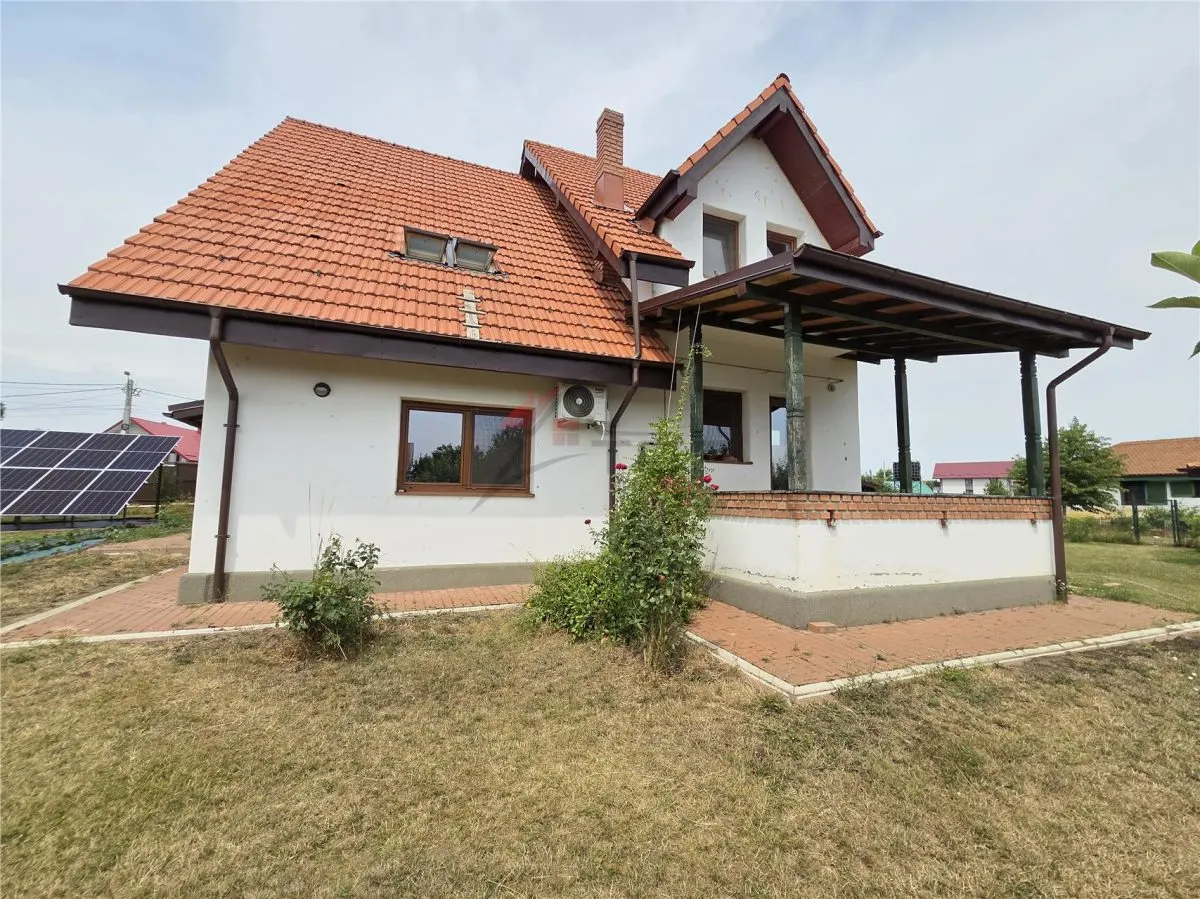 Casă 7 camere Voinești - poza 1