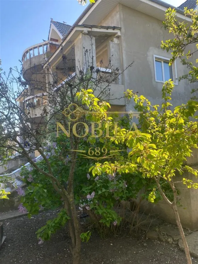 Casă 7 camere Onești - poza 1