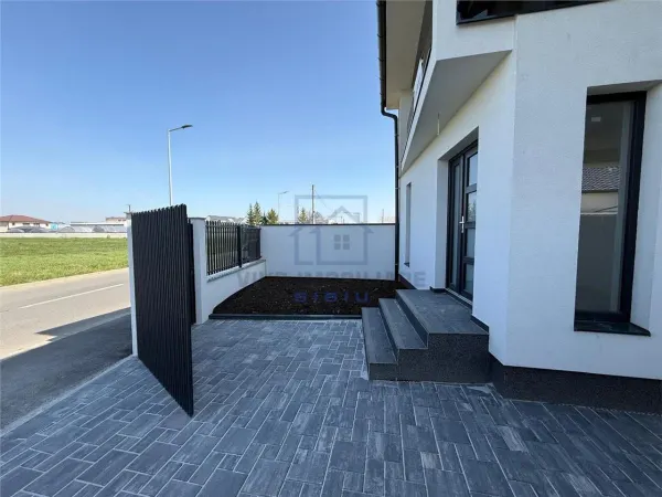 Casă 4 camere Sibiu - poza 2