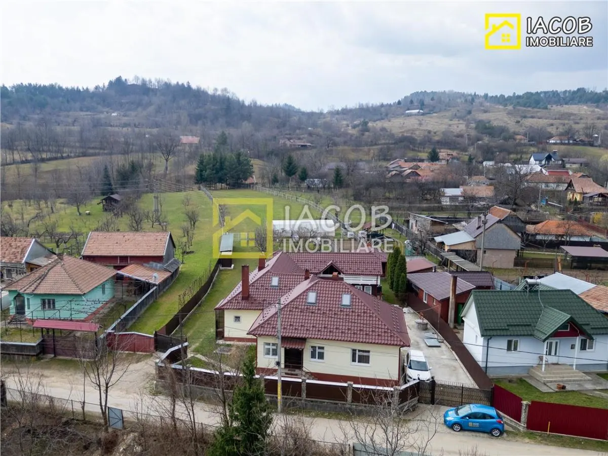 Casă 4 camere Comanesti - poza 1