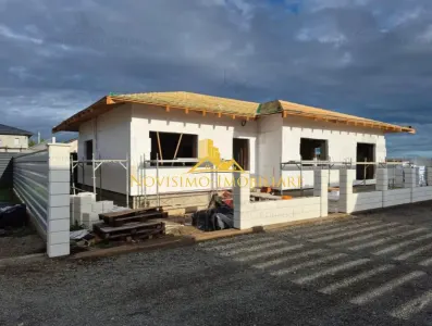 Casă 4 camere Păulești - poza 1