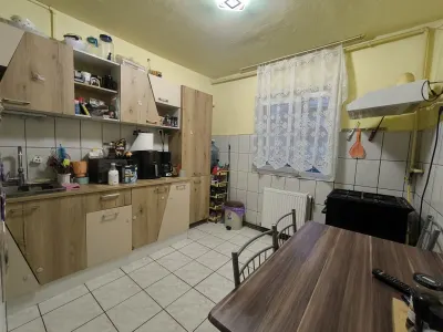 Decomandat cu 2 bai in bloc anvelopat termic - Timisoara