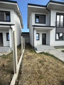 Casă 4 camere Moșnița Veche - poza 2