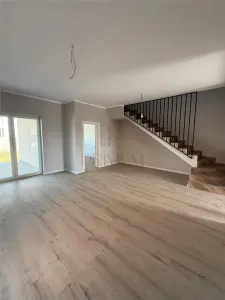 Casă 4 camere Moșnița Veche - poza 8