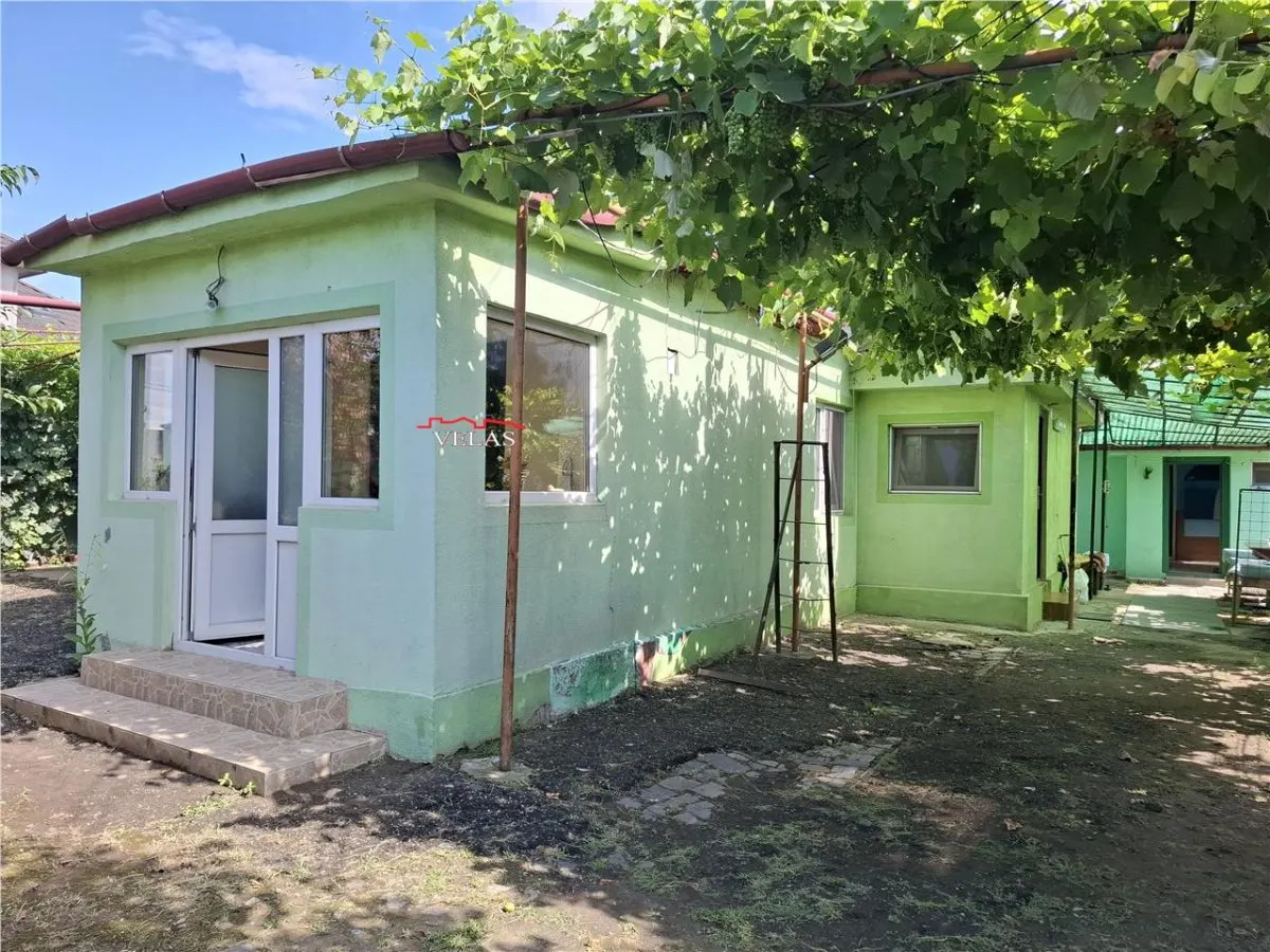 Casă 5 camere Golești - poza 1