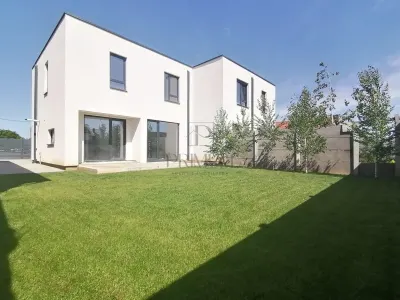 Casă 4 camere Moșnița Nouă - poza 1