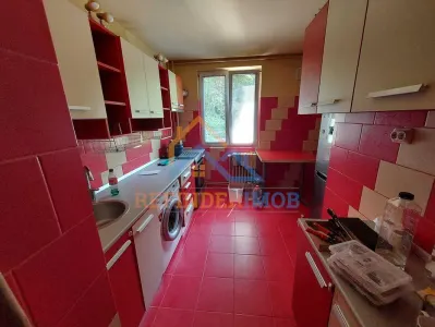 3 camere parter inalt cu balcon Piata Resita - Bucuresti