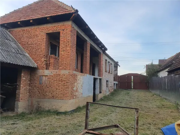 Casă 4 camere Sacel - poza 1