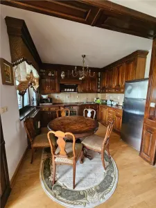 Vindem urgent apartament 2 camere(61mp) ,etaj 2, locație excelentă, parcare inclusă - Sibiu