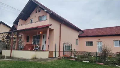 Casă 9 camere Golești - poza 1