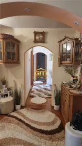 Apartament 3 camere de vanzare - Ostroveni, zona Pieței, decomandat, 71,29 mp, centrala proprie - Ramnicu Valcea