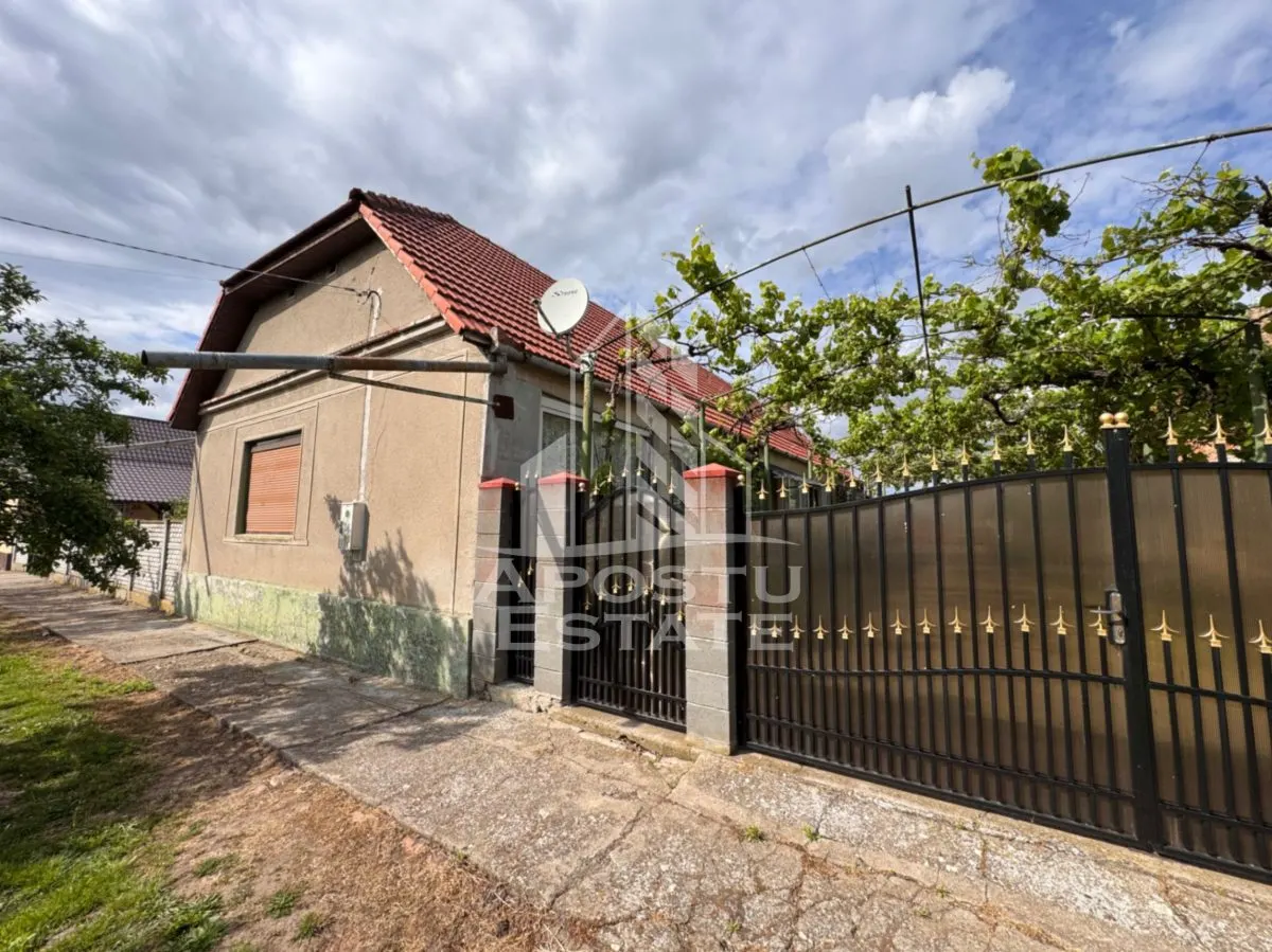 Casă 15 camere Pesac - poza 1