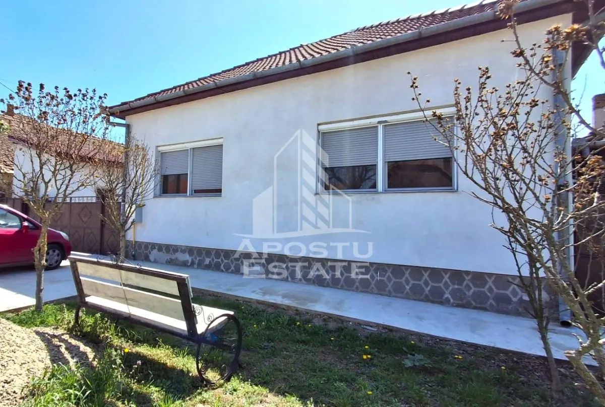 Casă 5 camere Ineu - poza 1