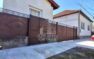Casă 5 camere Ineu - poza 2