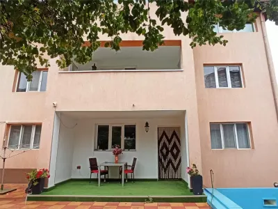 Vila Dristor, cu piscina, garaj,pt locuit sau afacere - Bucuresti