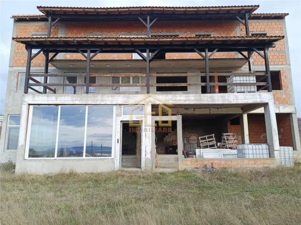 Casă 6 camere Moldova Noua - poza 2