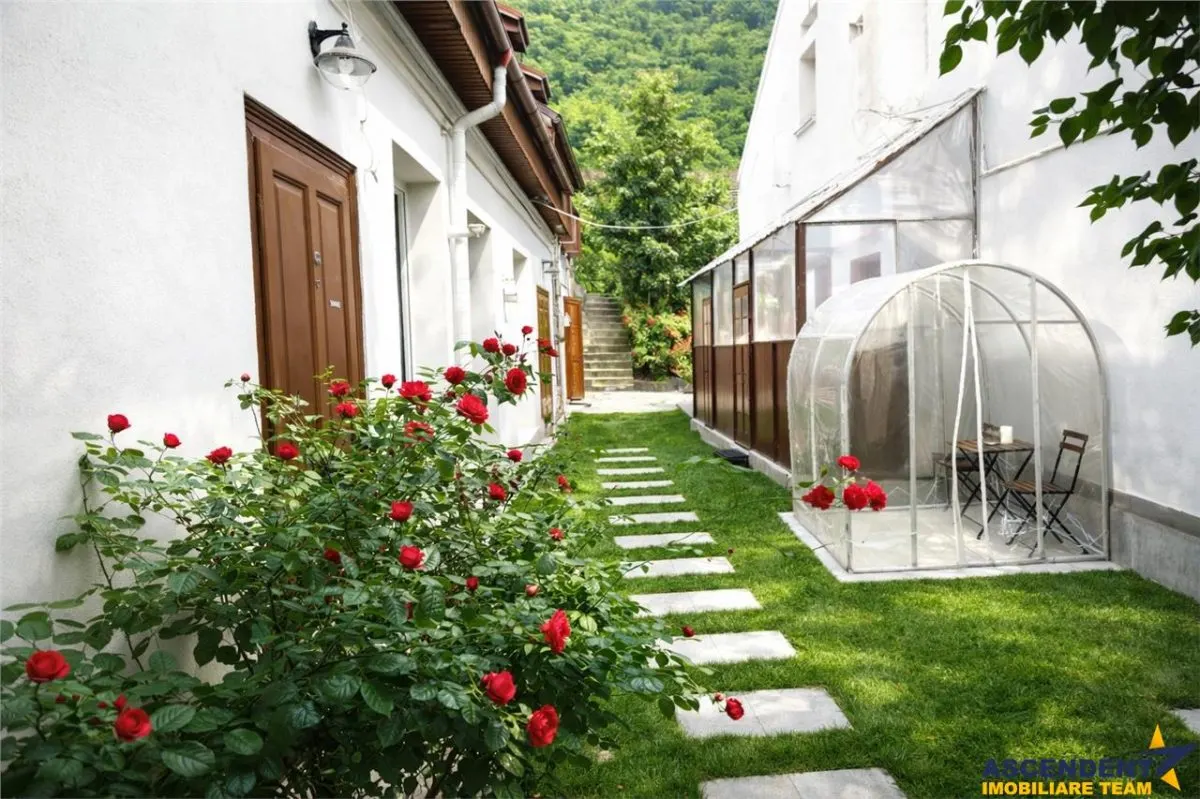 Apartament 6 camere Brașov - poza 1