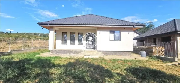 Casă 3 camere Bârnova - poza 1