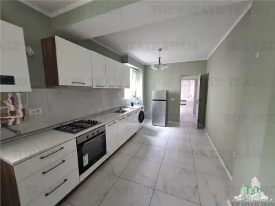 Casă 7 camere Crevedia - poza 4