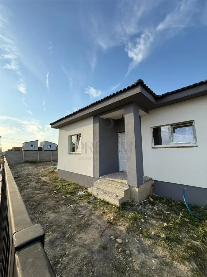 Casă 3 camere Moșnița Nouă - poza 1