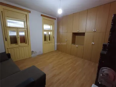 Casă 5 camere Moldova Noua - poza 23