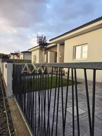 Casă 3 camere Moșnița Nouă - poza 1