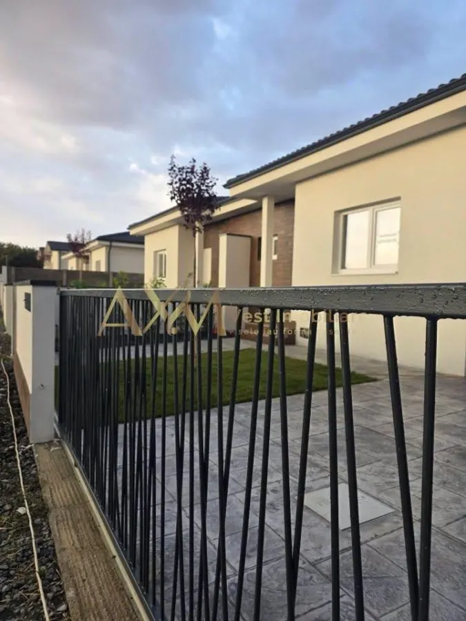 Casă 3 camere Moșnița Nouă - poza 1