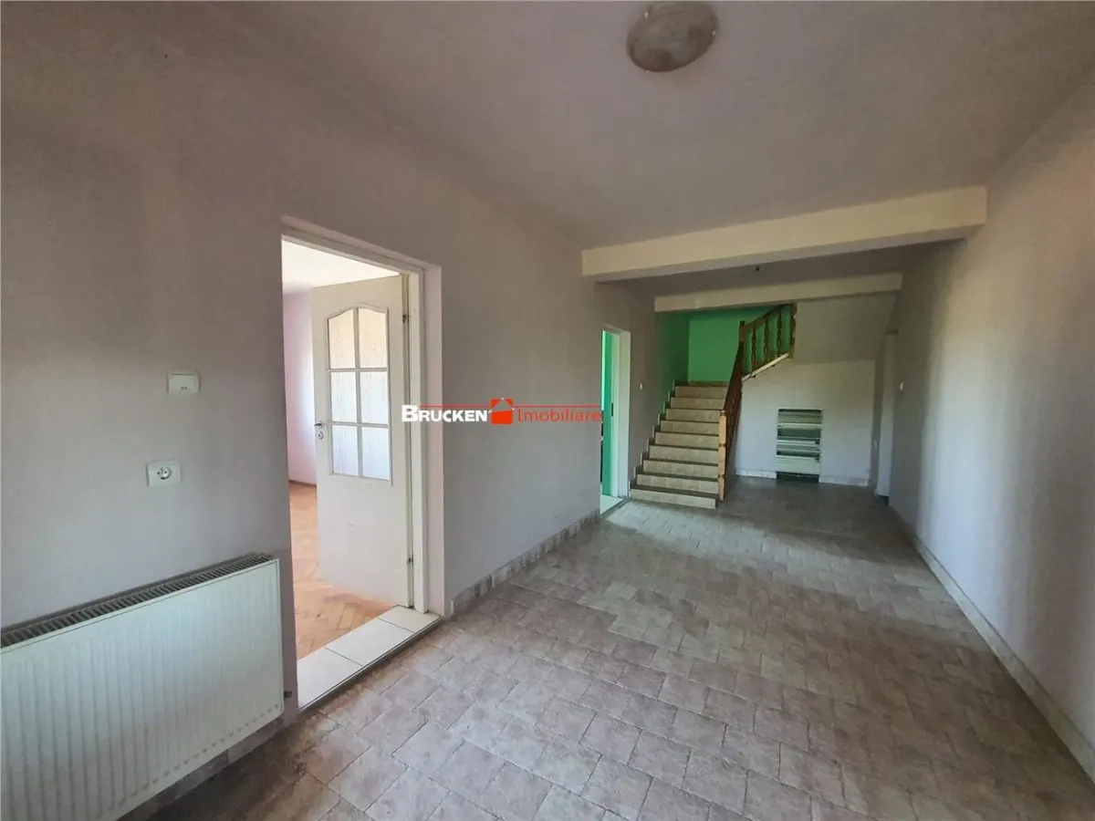 Casă 5 camere Chiribis - poza 1