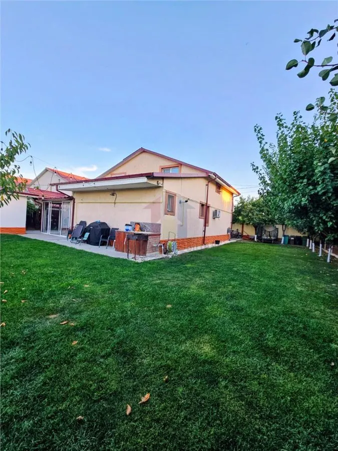 Casă 5 camere Varsatura - poza 1