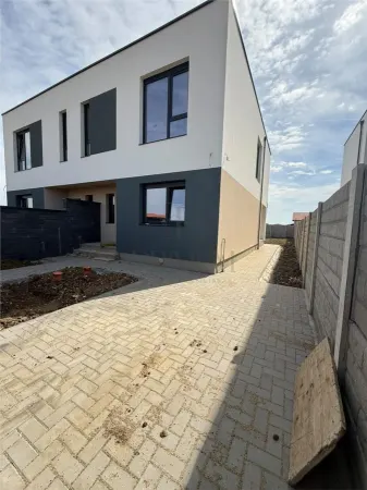 Casă 4 camere Moșnița Nouă - poza 1