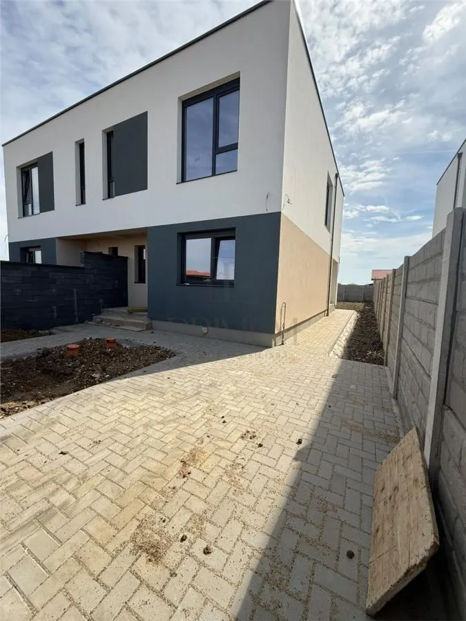 Casă 4 camere Moșnița Nouă - poza 1