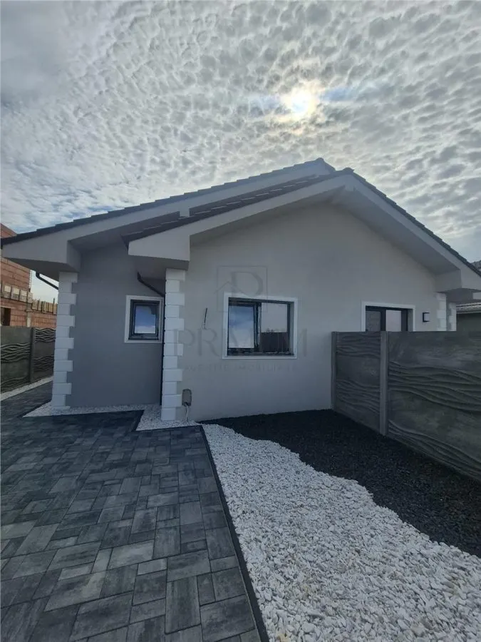 Casă 3 camere Moșnița Nouă - poza 1