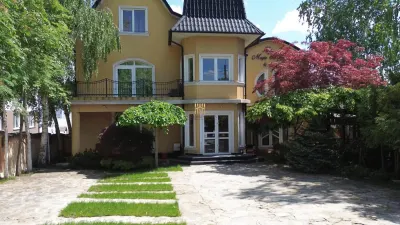 Investitie | Cladire cu 9 camere de vânzare în Suceava | Obcini | 1.000 mp teren | 499.000 Euro | Comision 0% - Suceava