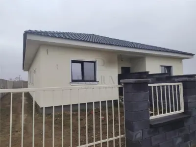 Duplex pe parter - zona in formare - pret accesibil - Mosnita Noua